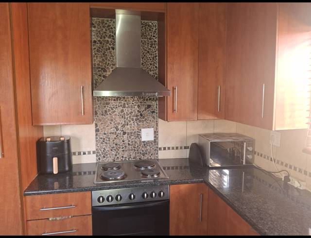2 BEDROOM FREEHOLD FOR SALE IN CLAYVILLE